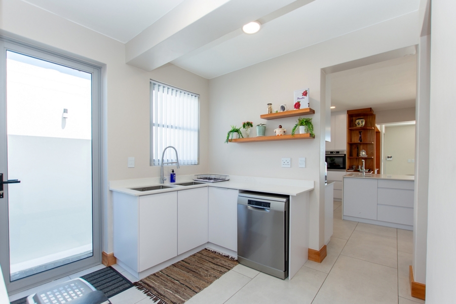 5 Bedroom Property for Sale in Paradise Beach Western Cape